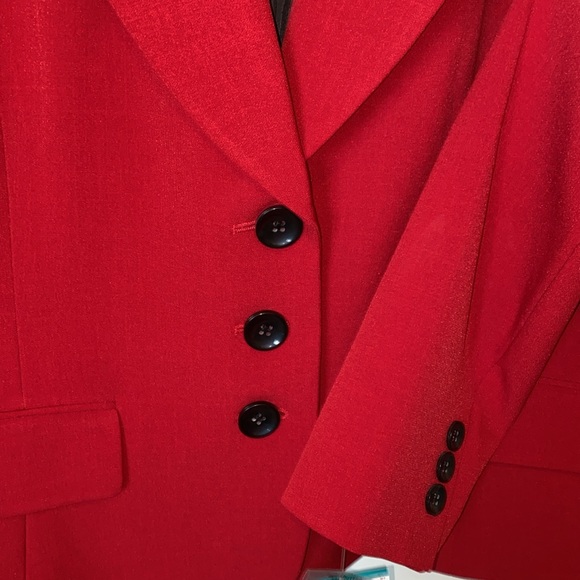 Kasper Petite NWT ☄️ women’s fire red with black buttons front & sleeves,, lined - Picture 5 of 5